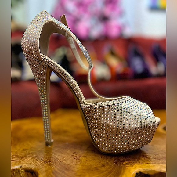 Gold Ankle T-Strap Open-Toe Steve Madden Stiletto Platforms - Picture 11 of 13